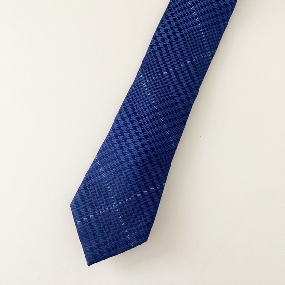 Michael Kors Silk Tie - Picture 2 of 5